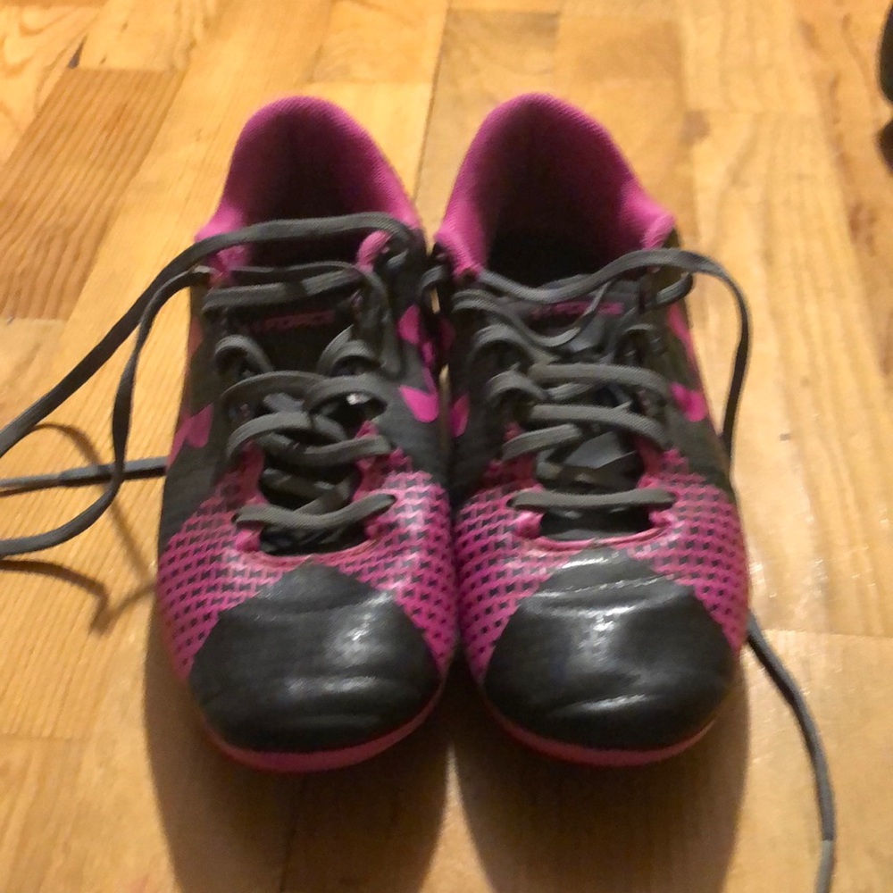 Size 3 U Underarmor soccer cleats